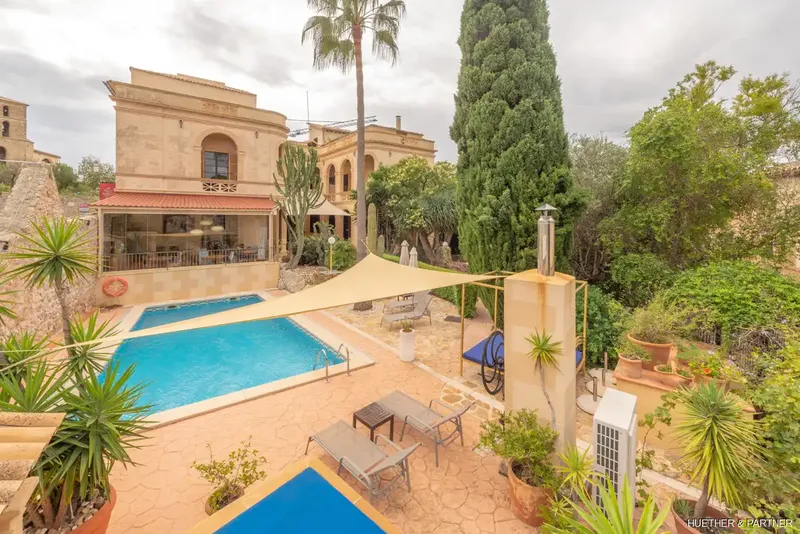 This good and very successful hotel is located above the center of Arta. — photo 1
