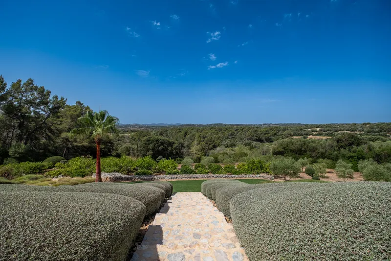 Exceptional finca for sale in Sant Llorenç with a beautifully landscaped Mediterranean garden — photo 3
