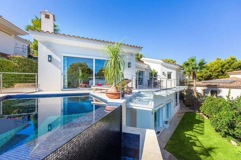 Luxury sea-view villa near the harbour and golf course — photo 1
