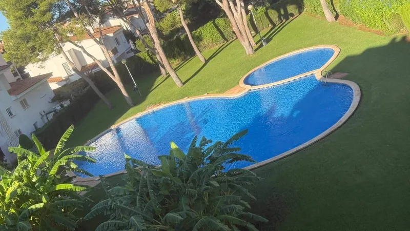 55m² Penthouse mit 1 SZ, Bad, Pool und Terrasse zu kaufen — photo 3