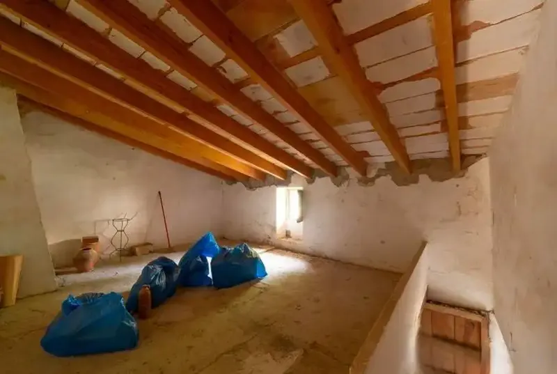 Village House in Caimari with Rustic Charm, Garden and Great Renovation Potential — photo 4