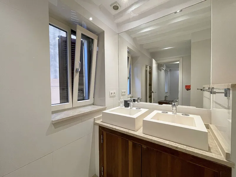 Elegant duplex flat with 2 bedrooms and 2 bathrooms in La Lonja area, Palma — photo 8
