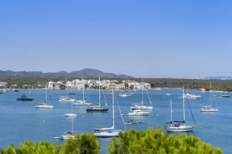 Penthouse with 200 sqm roof terrace and harbour views in Portocolom — photo 1
