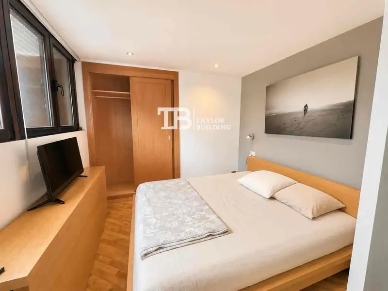 Taylor Building Real Estate offers this spacious 170 m² penthouse, located on the tenth floor, in the S'Olivera area, one of the most — photo 11
