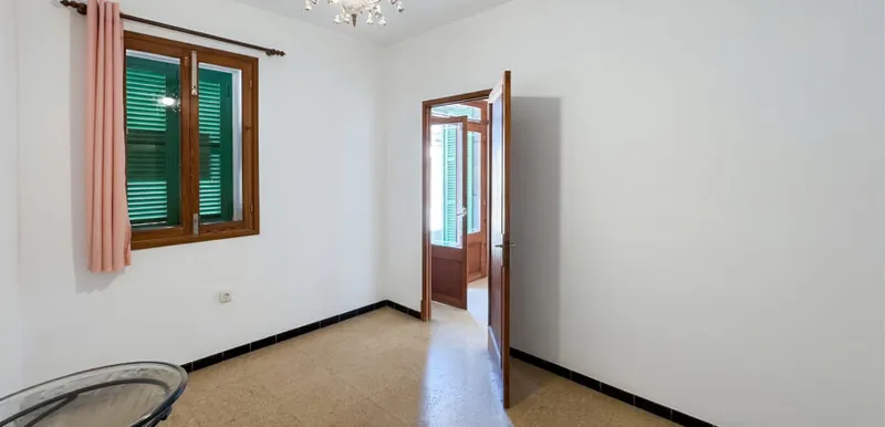 19th-century house to renovate in Ses Salines: 160 m², 2 entrances, terrace — photo 9