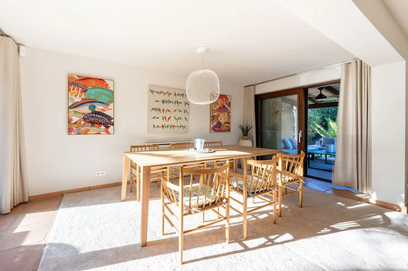 Charming villa with garden and pool in a sought-after location — photo 8