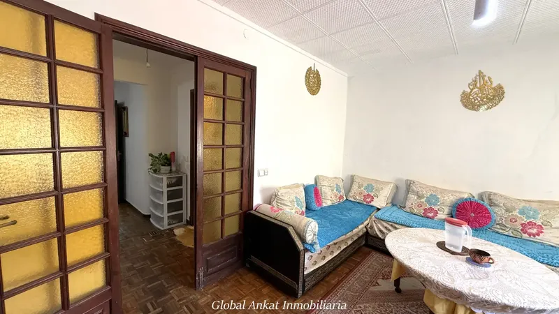 If you are looking for a versatile property, with plenty of space and the tranquility of having only one neighbor, this duplex will light your bulb. — photo 4