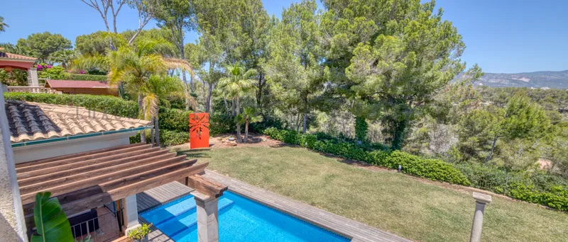 Well-kept villa in Cala Vinyas with partial sea views near the beach — photo 2