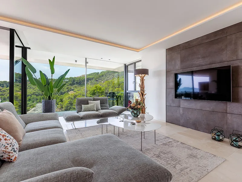 New build penthouse with sea view in Peguera — photo 12