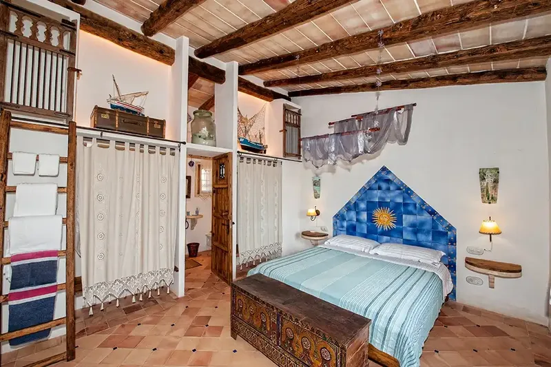 Beautiful rustic finca with a total of 6 bedrooms and 5 bathrooms — photo 12