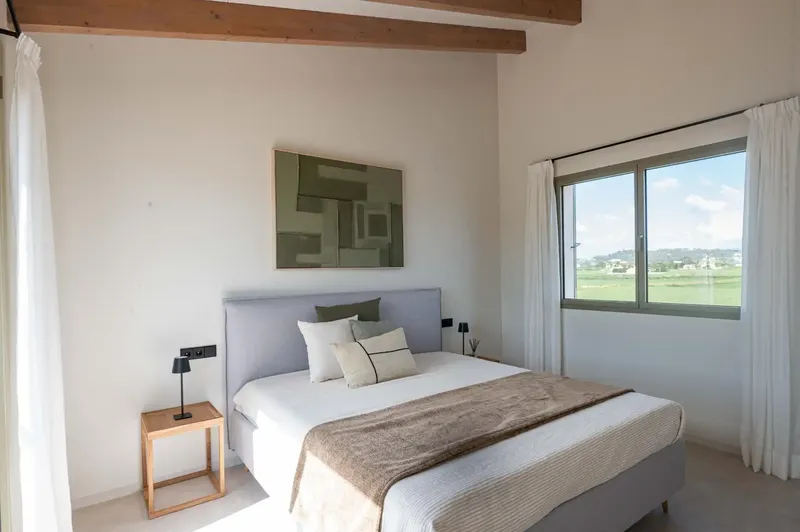 Discover this impressive rustic finca located in the charming town of Sineu, where luxury meets nature. With a — photo 6