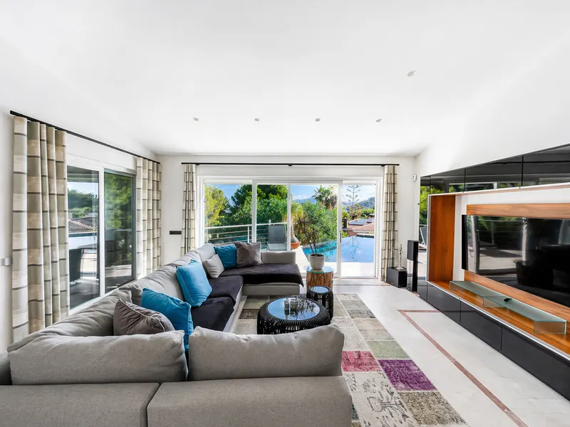 Magnificent and elegant villa with partial sea views in the exclusive area of Nova Santa Ponsa Mas — photo 4