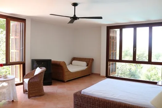 Villa with tennis court — photo 11