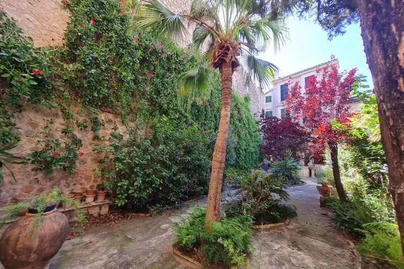 25009V - Casa Señorial de renombre con Jardín en Sóller — photo 1