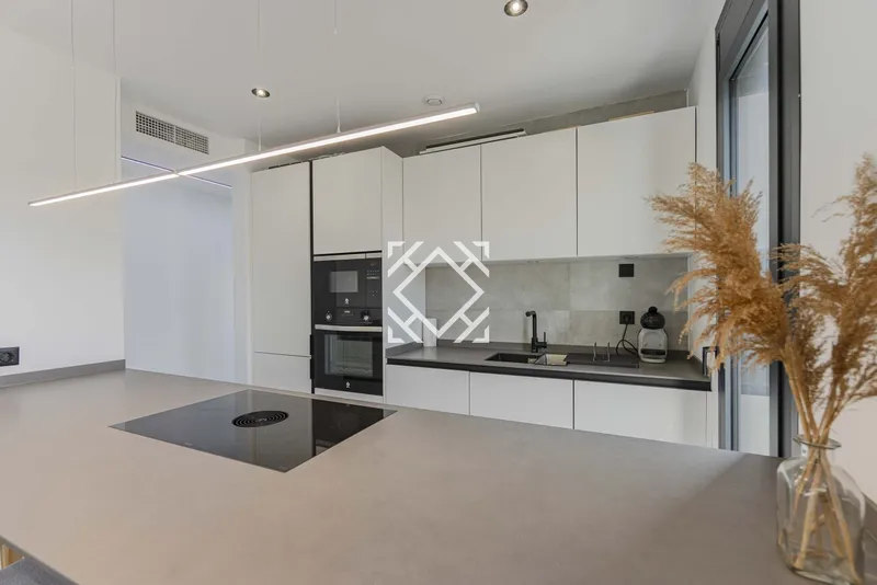 Modern villa for sale in Puerto de Alcúdia, 450 metres from the beach, with a garden, private swimming pool, sun terrace and high-quality finishes — photo 3