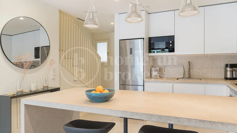 Townhouse El Espanyolet - Modern House with Pool and Rooftop Terrace — photo 11