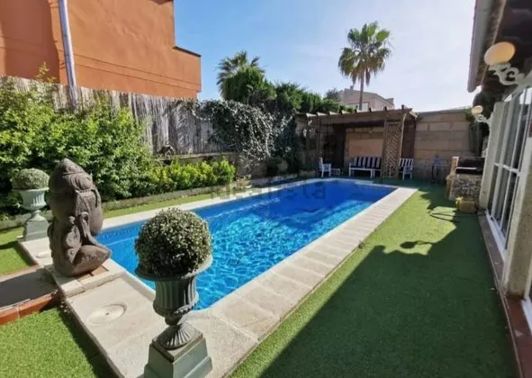 Semi-detached house in Calle Ses Palmeres, Llucmajor — photo 1