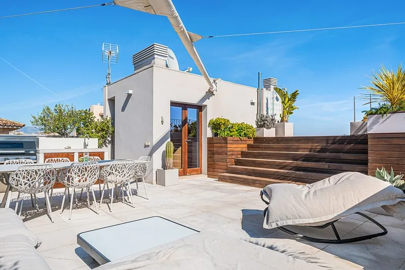 Stunning penthouse with private rooftop pool in prime location — photo 1