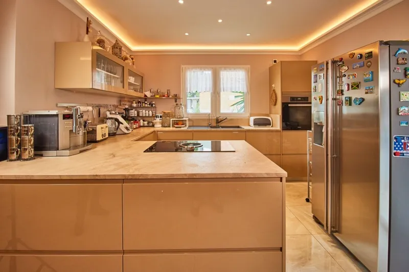 Villa with three separate apartments in Paguera — photo 6