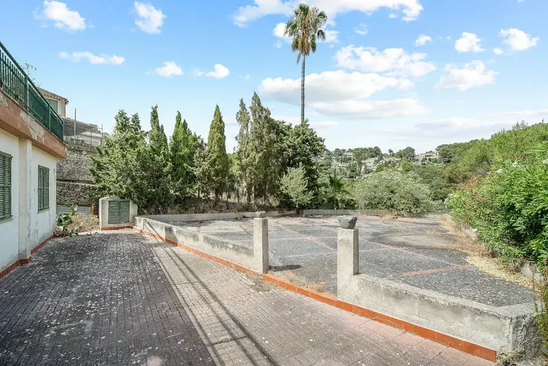 Urban multi-family plot of 1,381 m2 with sea views in Galilea, with an existing house of 477 m2 to renovate. The central and elevated plot — photo 11