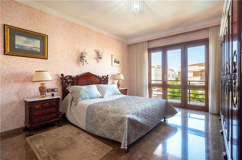 Detached villa with swimming pool on a plot of approx. 859 m² — photo 10