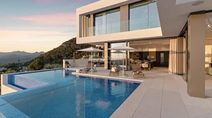 Spectacular sea views from every angle in this exclusive new build villa located in Cala Llamp. — photo 2