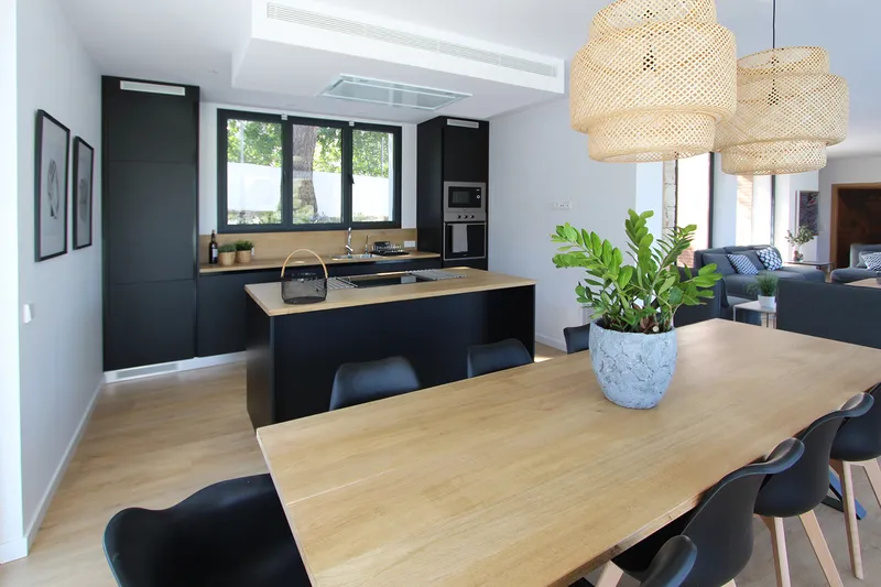 Modern 6-bedroom villa with swimming pool for rent — photo 4
