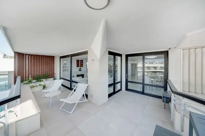 Spectacular luxury penthouse completely renovated on the 11th floor with 2 entrances and its own staff apartment directly on the — photo 12