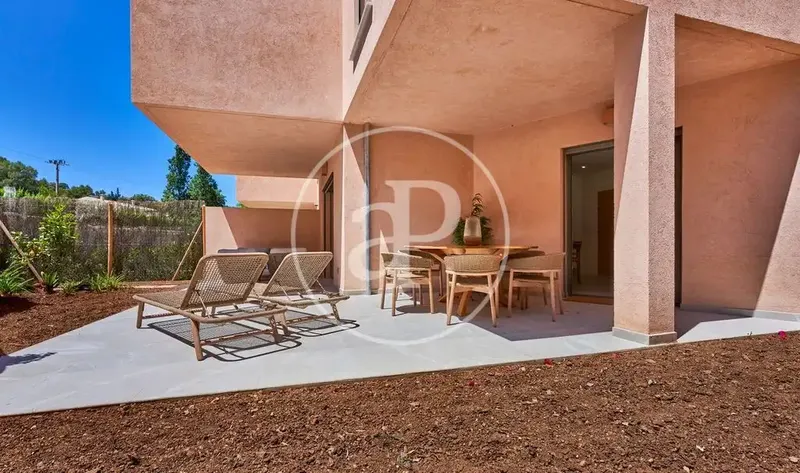 Authentic Mallorcan Design and Spacious Common Areas with Pool — photo 4