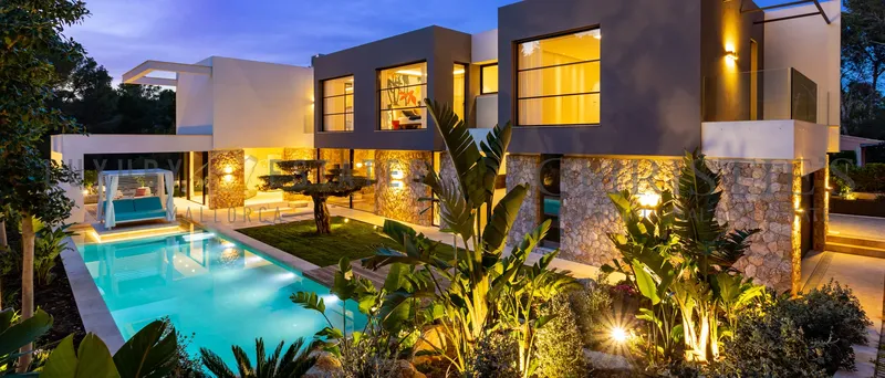 Modern newly built villa in Santa Ponsa near the harbor and beach — photo 1