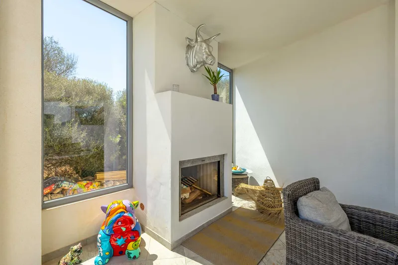 Modern and sunny villa with beautiful sea views located just minutes from Cala LLombards — photo 6