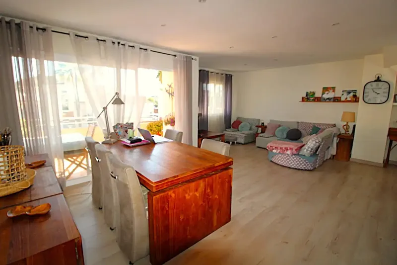 Fantastic duplex penthouse for sale in Maioris. It consists of living-dining room, equipped American kitchen and laundry room, and access to terrace with views — photo 1