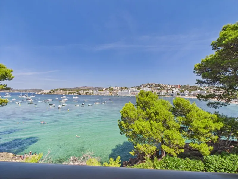 Stunning Renovated First-Line Sea Apartment in Santa Ponsa — photo 2