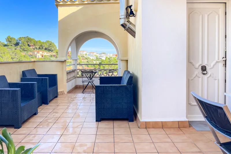 Modern semi-detached house with two bedrooms, garden, large terrace area and distant sea views — photo 4