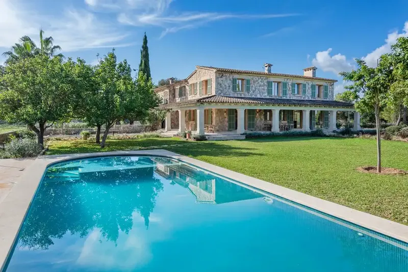 This outstanding property is located in an ideal location between Pollença and Alcúdia, just eight minutes by car from the charming old town — photo 2