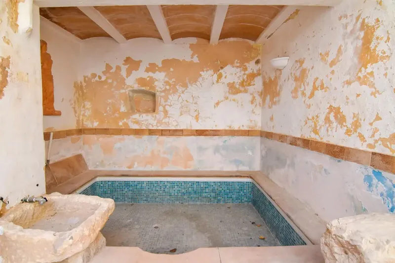 Unique opportunity to acquire a home for renovation with enormous potential, located in an emblematic area of Artà — photo 8