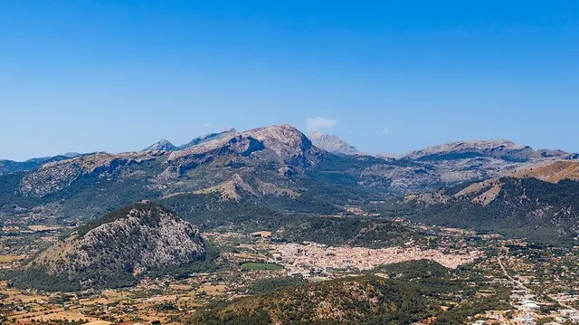 Penthouse with terrace for sale in the town Pollensa, North Mallorca — photo 12