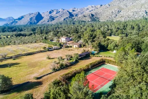 Pollensa, magnificent country house with 2 guest houses, swimming pool and tennis court amidst absolute rural idyll — photo 1