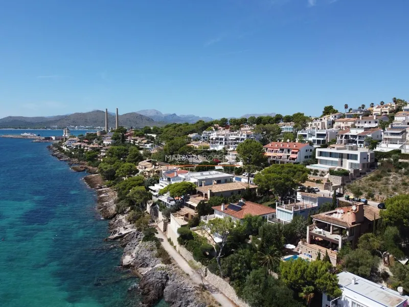 Sea front plot for sale in Alcanada, Mallorca — photo 10