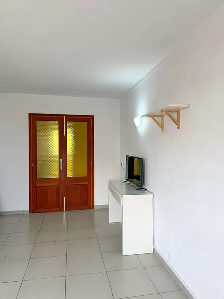 Flat with terrace and sea views to update — photo 8