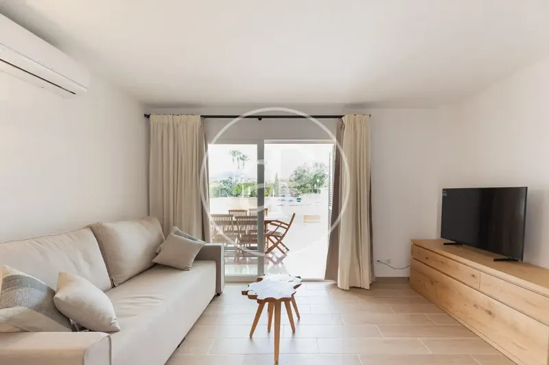 Charming renovated ground floor flat for rent in Cala Bona — photo 1