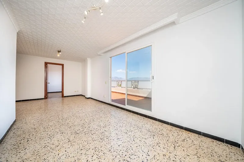 Os presentamos en venta este ático situado en la zona de Aragón, Palma de Mallorca, en una 9.ª planta con ascensor y con terraza privada. — photo 8