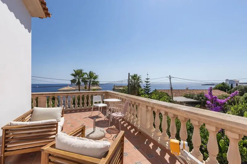 This beautiful villa in Cala Pi with Versace-style elements and a constructed area of approx. 490 m2 offers sea views over a gr — photo 8