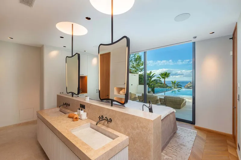 Villa of the highest class with fantastic sea views — photo 12