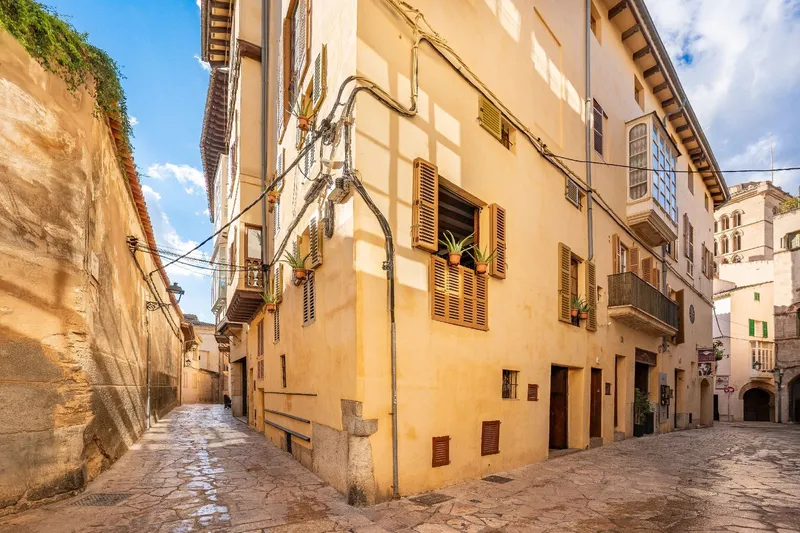 Triplex apartment with historic flair in Palma Old Town — photo 2