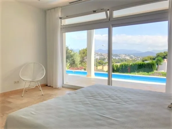 Villa in sought after residential area with panoramic sea views in Calvià — photo 8