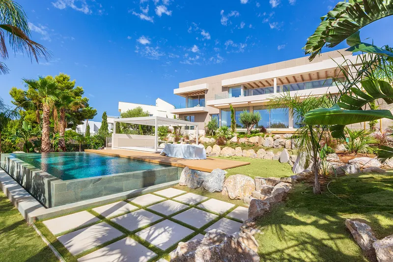 First-class villa for first occupancy in an excellent location — photo 1