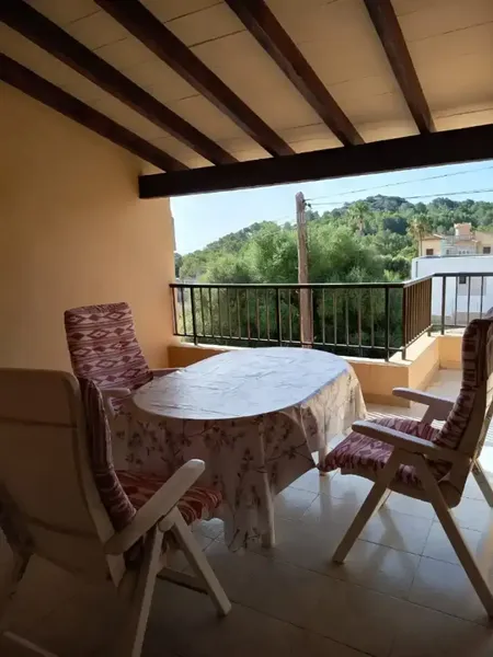 Vivienda unifamiliar amplia y luminosa. En la planta de arriba dispone de una terraza techada y con vistas al mar, ideal para desayunar y ce — photo 2