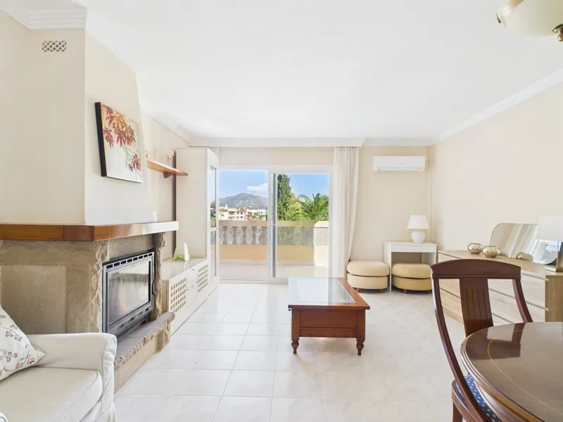 Spacious Three-Bedroom Apartment with Balcony and Communal Pool in Santa Ponsa — photo 8