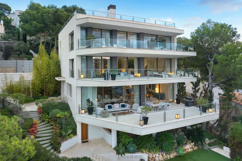 Modern villa on the seafront with holiday rental licence — photo 1